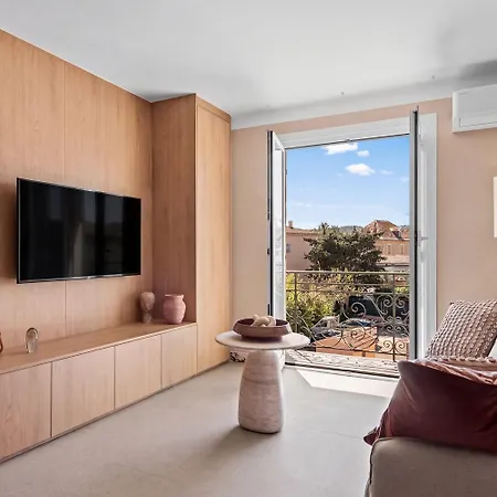 Theava Collection - Place Des Lices - Tropez Center Apartment