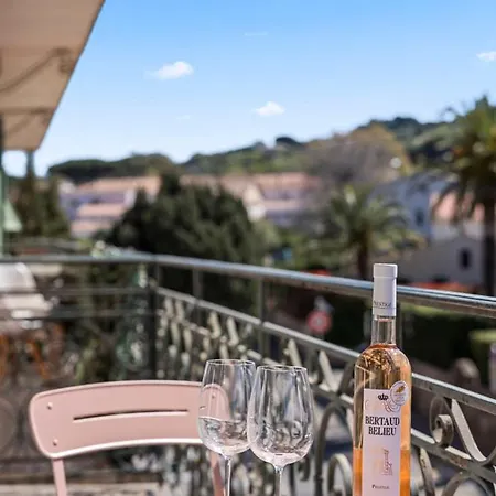 Theava Collection - Place Des Lices - Tropez Center Apartment *